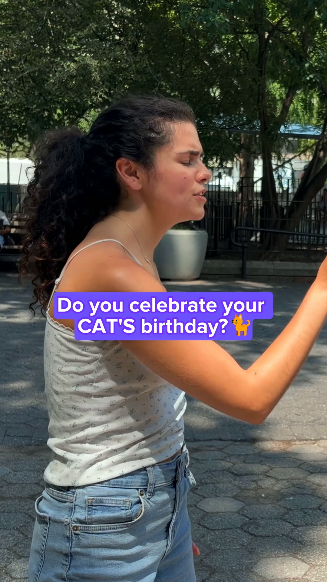 Tuft & Paw Facebook ad: Cat parents, take note.