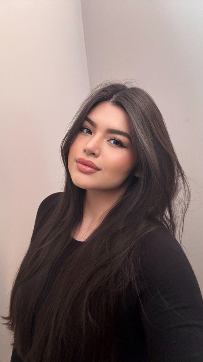 Influencer SH 260210 10 Facebook ad: Simmi - Track, Chat & Share