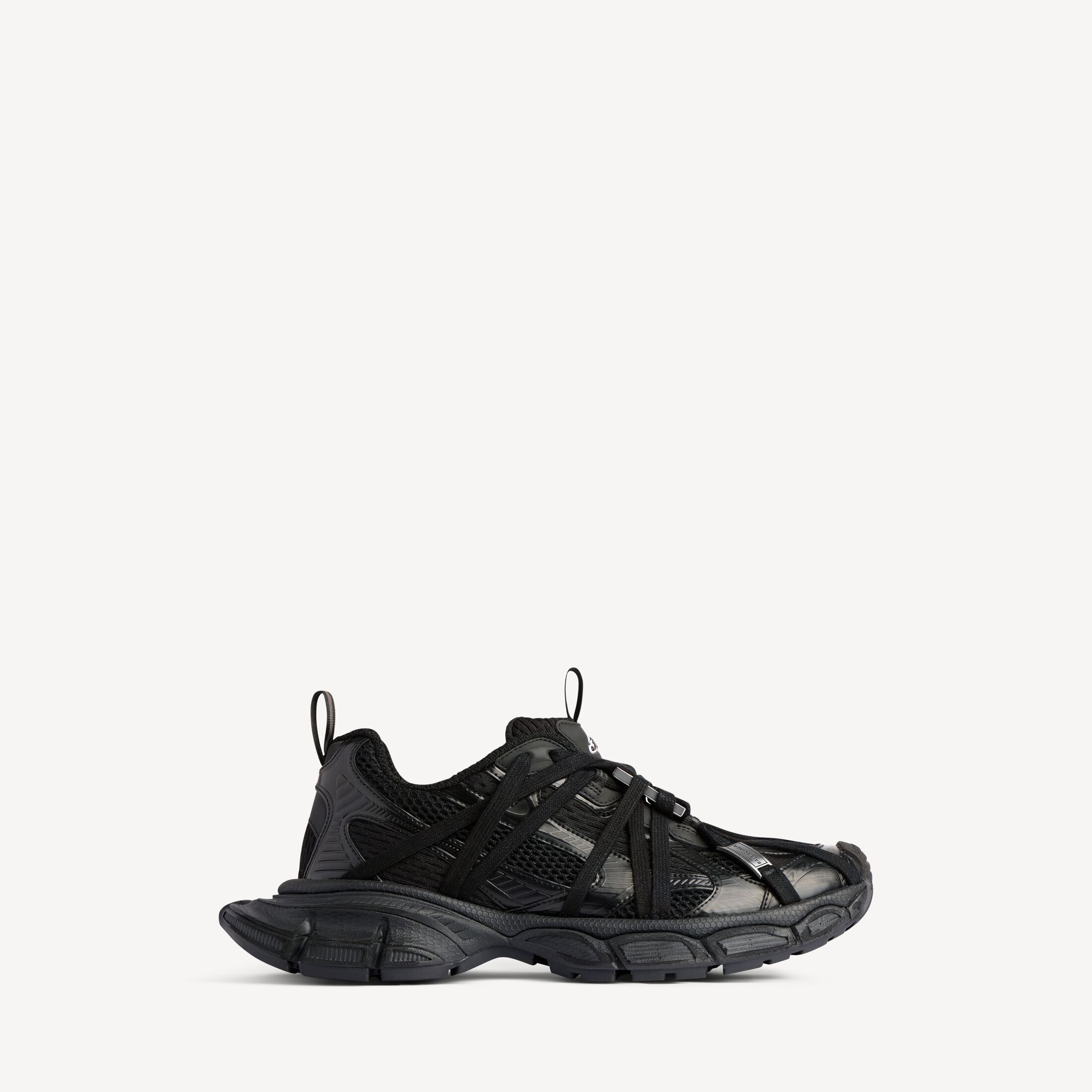 BALENCIAGA Facebook ad: Explore our latest pieces on Balenciaga.com.