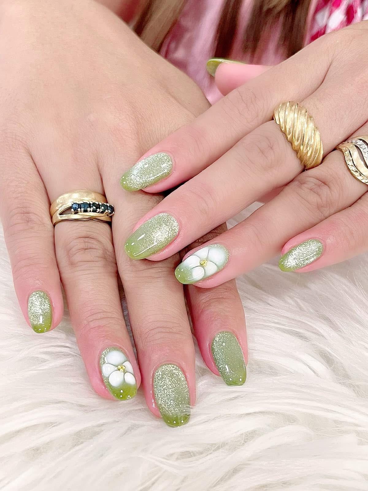 Qwinnie Beauty and Spa Facebook ad: Gorgeous Nails,Affordable Prices!
