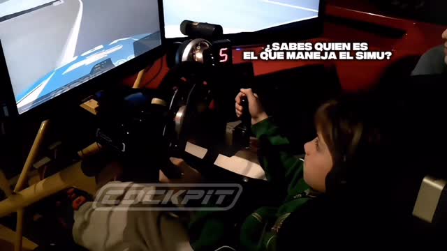 Cockpit-Simuladores Facebook ad: ¿Sabés quién está manejando un simulador de Cockpit…
