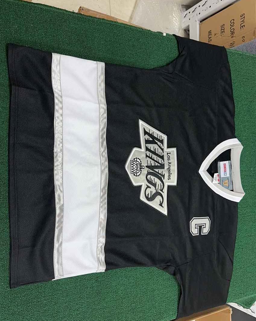 Aron Kaufenberg Facebook ad: CCM Gretzky 99 Los Angeles Kings Hockey Jersey