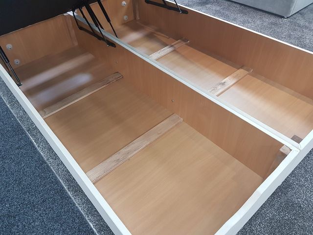 T F Floors & Beds, Glasgow Facebook ad: Carpet and laminate flooring shop with an excellent…