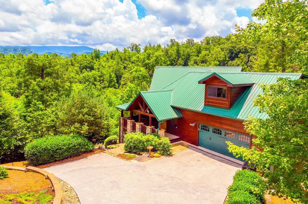 Visit My Smokies Facebook ad: Overnight vacation rental cabins in Gatlinburg, TN