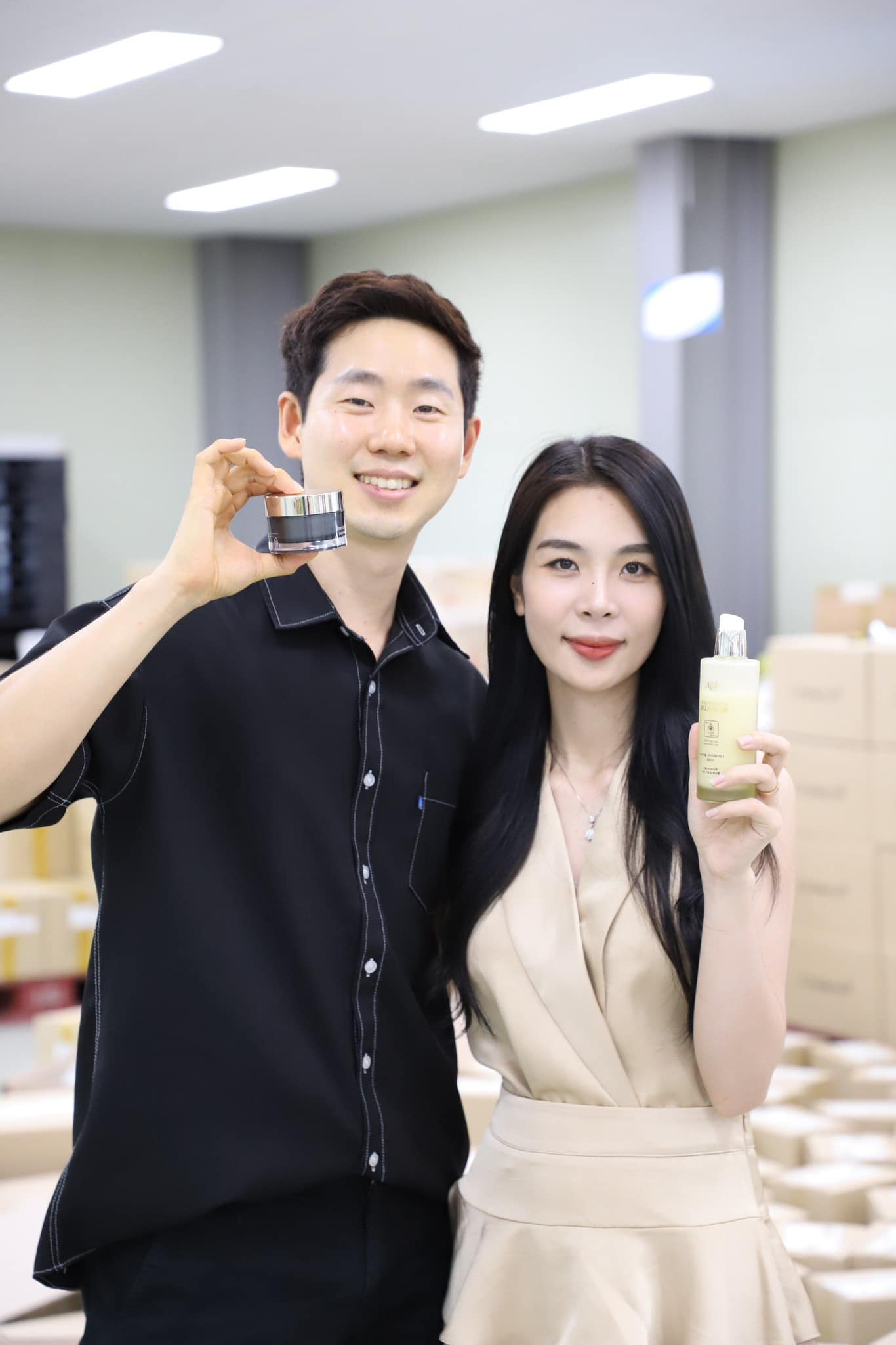 Hương Nổi & Robin Shin Jeeara Facebook ad: NÁM, TÀN NHANG - SẠM DA- DA KHÔNG…