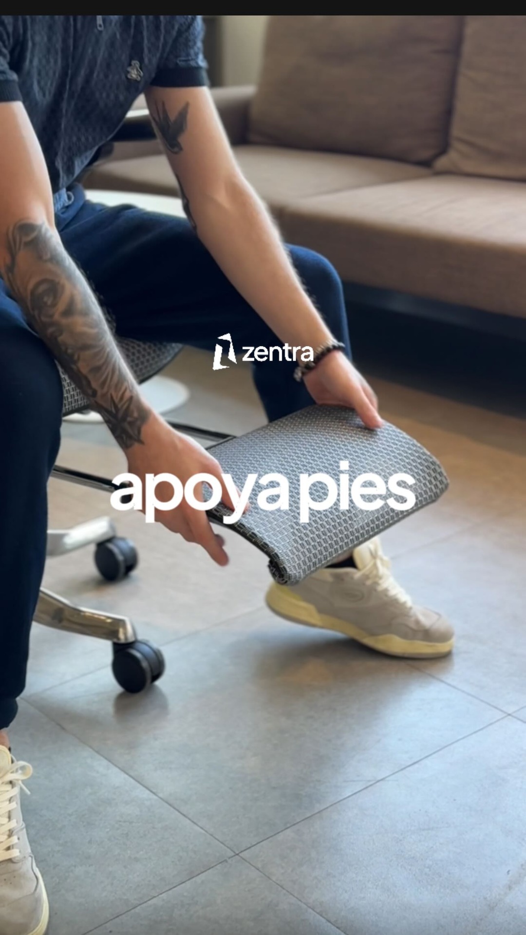 Zentra Facebook ad: Silla Axis con apoya pies