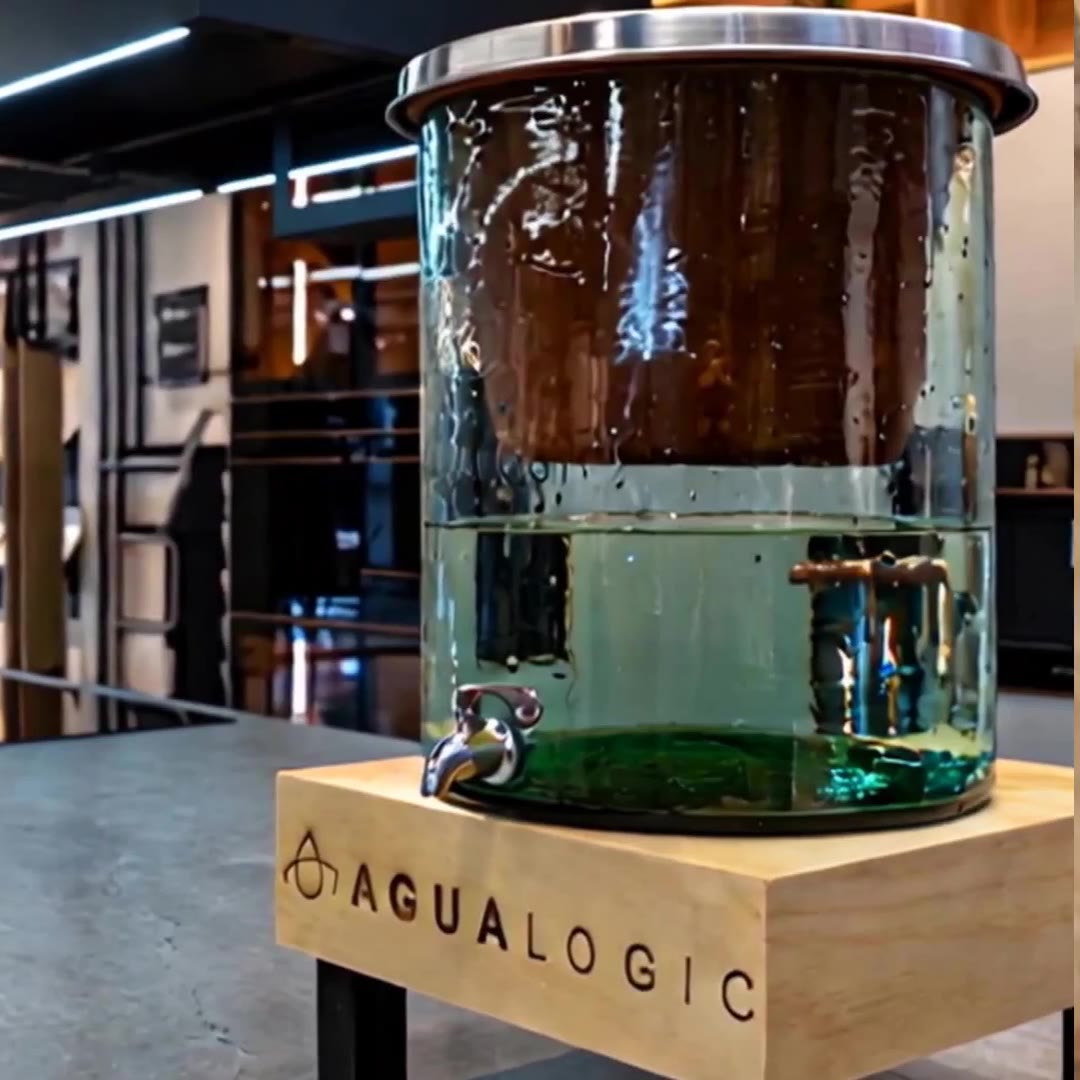 Agualogic Facebook ad: El purificador de agua ideal para todos.