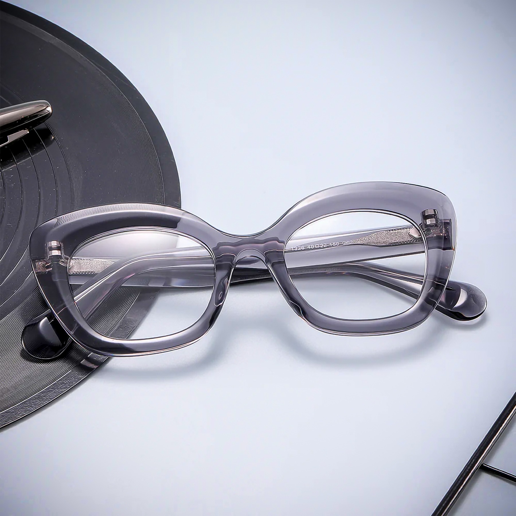 SophieModa Facebook ad: A high-quality and stylish range of eyewear.