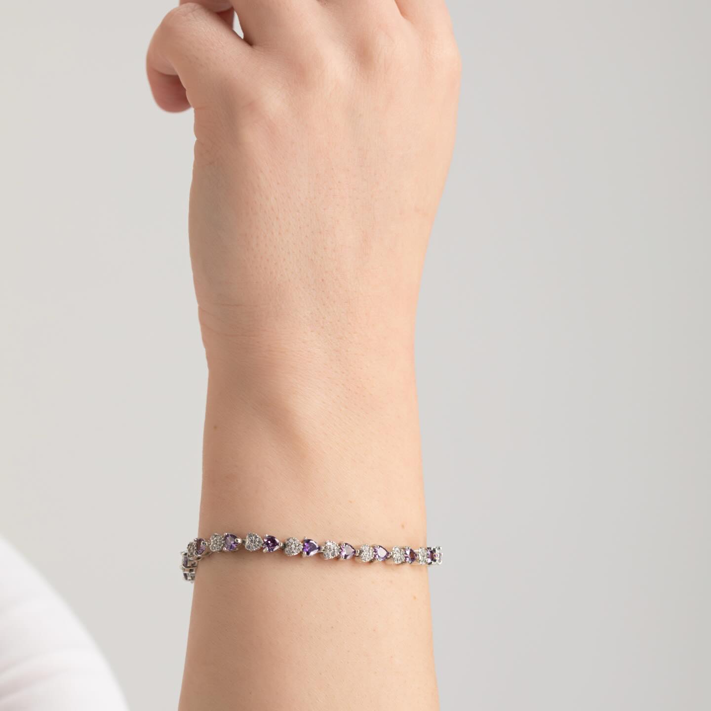 Ariste Luxe Facebook ad: Amethyst Tennis Bileklik Mor taş dizilimi, sofistike ve…