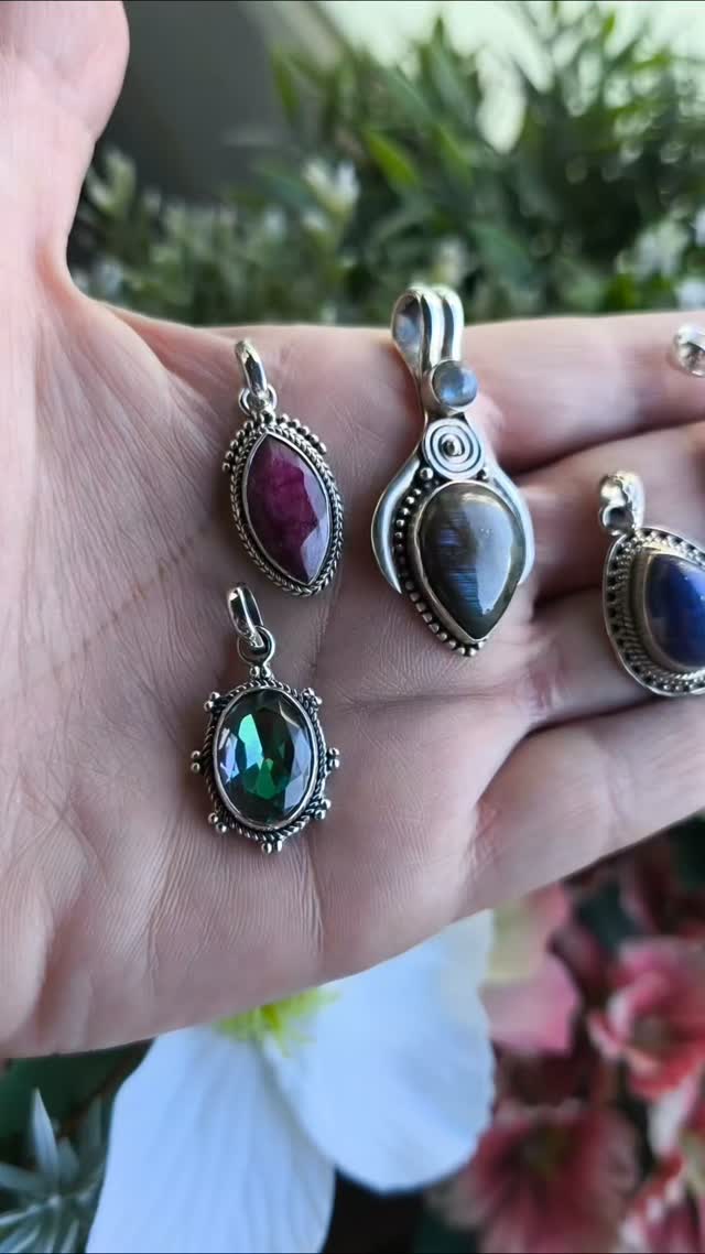 La Tienda de los Minerales Facebook ad: ¡¡¡¡SEMANA DEL COLGANTE!
