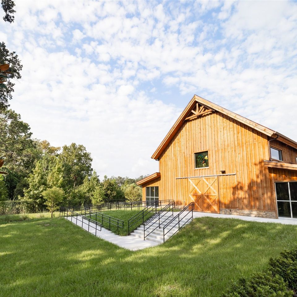 The Wedding Barn - Oviedo, FL Facebook ad: Discover the Wedding Venue of Your Dreams!