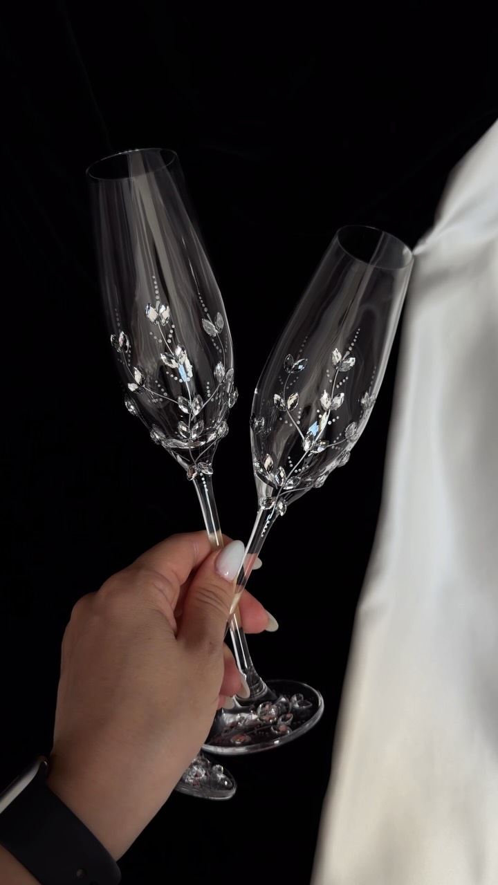 Wedding accessories by Katsapova Facebook ad: ВЕСІЛЬНІ КЕЛИХИ В-4 (Н)