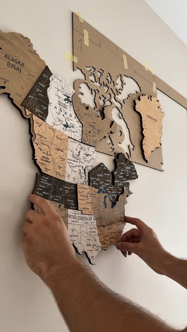 Kokobolodesign Facebook ad: Stop scrolling, your wall is about to travel…