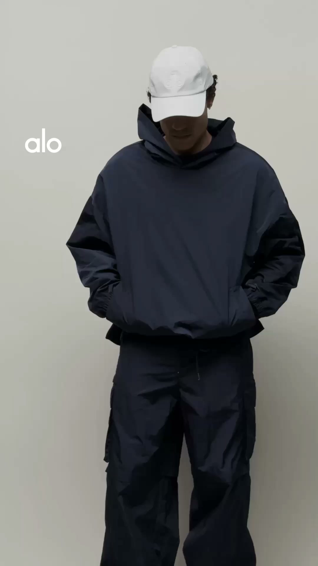 Alo Yoga Facebook ad: New Drop
