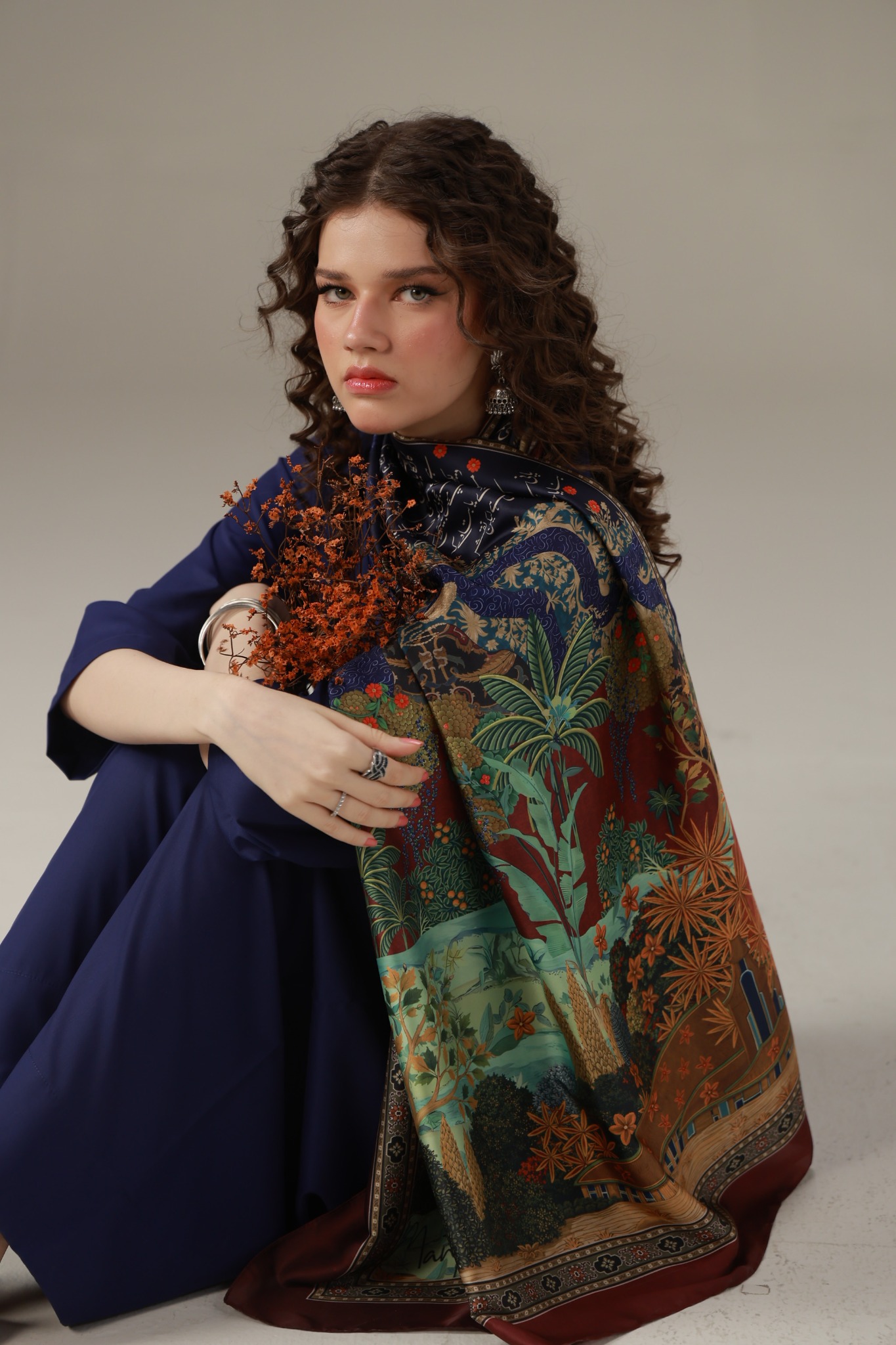 Manto Middle East Facebook ad: New Scarves Are Here