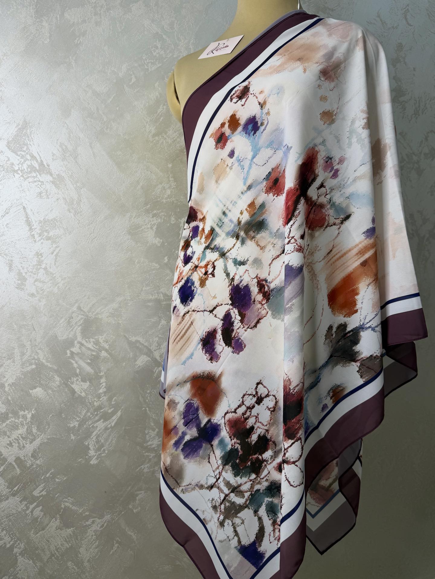Kenzaty fashion Facebook ad: Foulards très chic disponibles