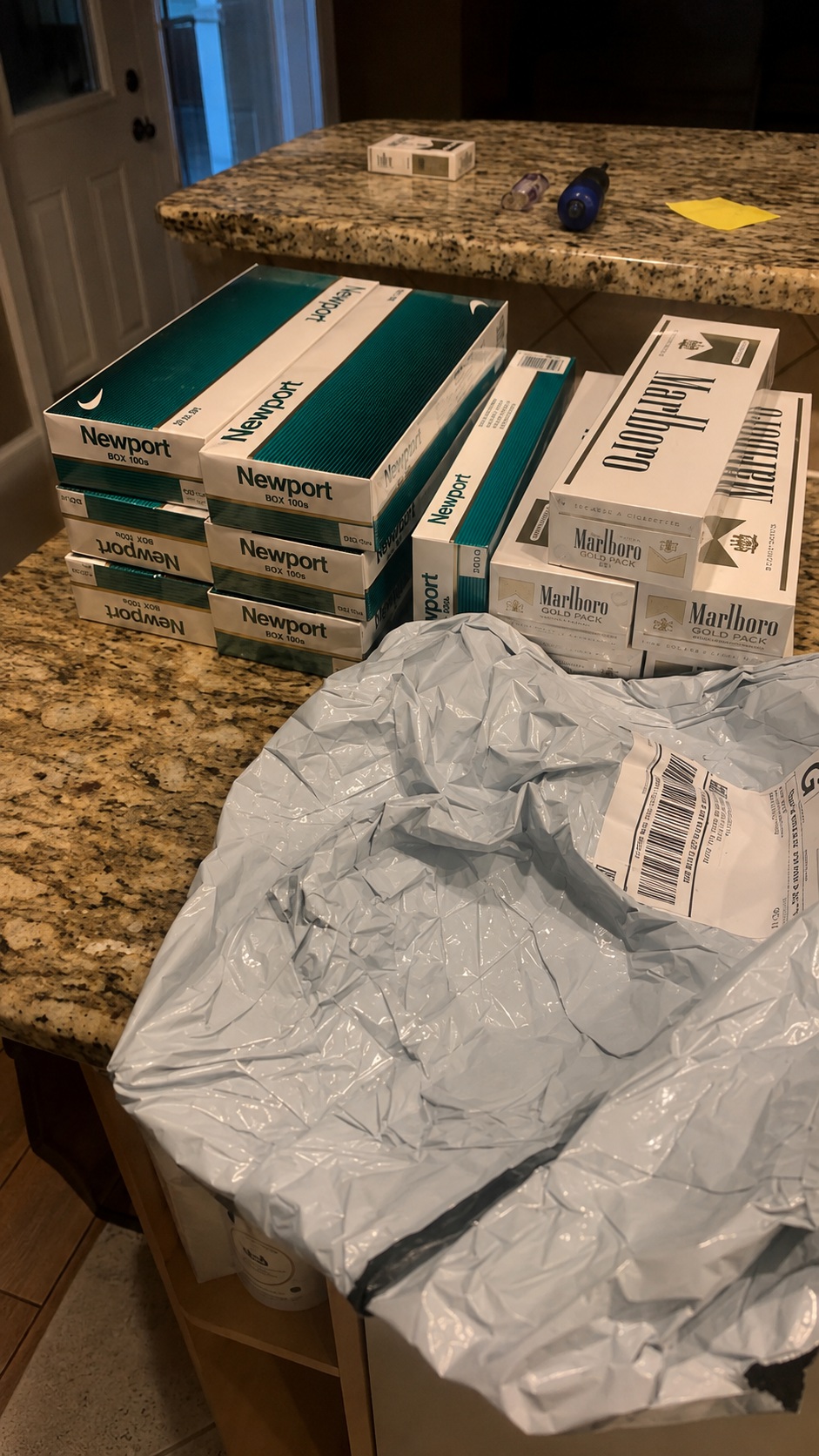 Us-Cigdepot.com Facebook ad: Marlboro, 50% OFF + New Customer Extra Discount!