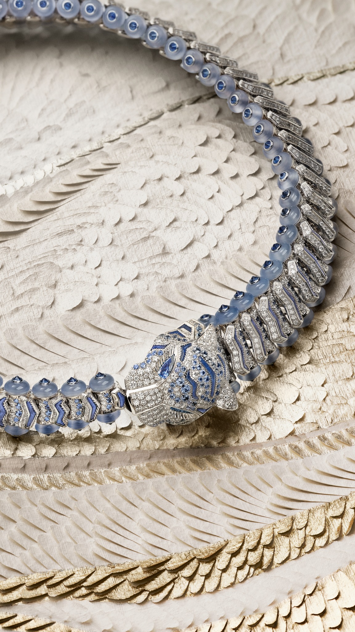 Cartier Facebook ad: Dumortierit kuvars ve safirlerle hayat bulan kaplan…