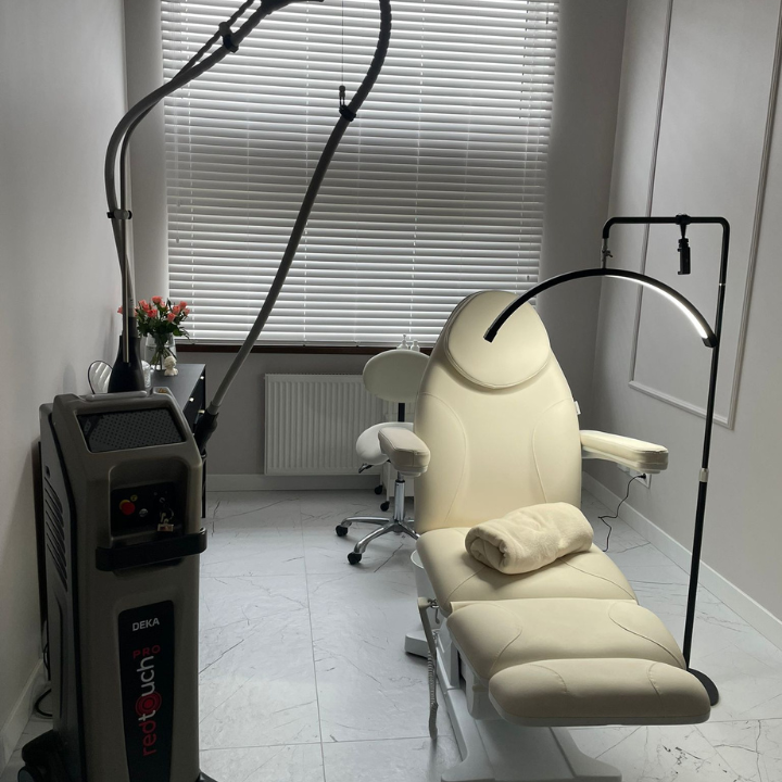 RevitaSkin Clinic Facebook ad from Dec 3, 2024