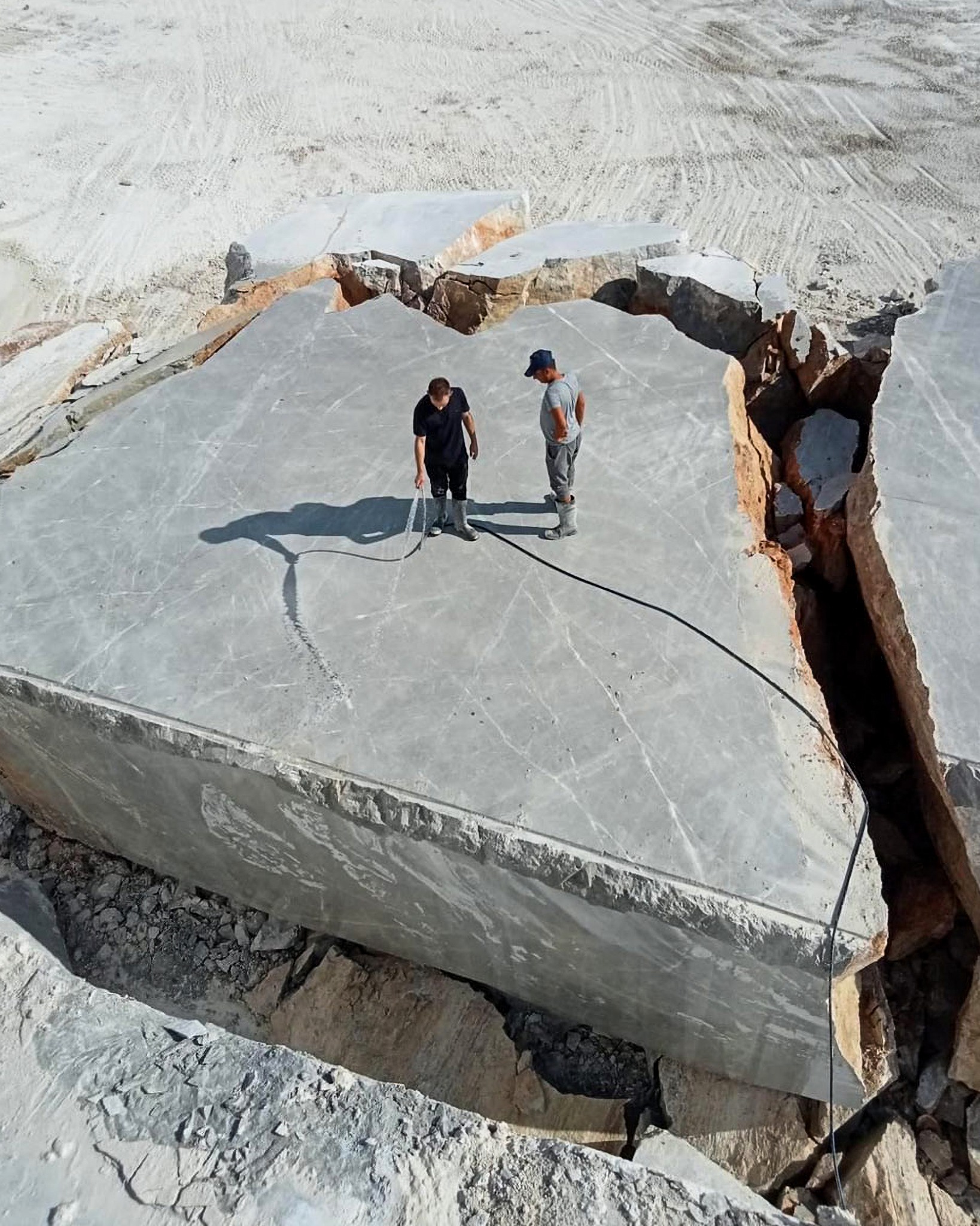 PIATRAONLINE World Facebook ad: It all begins in the quarry.