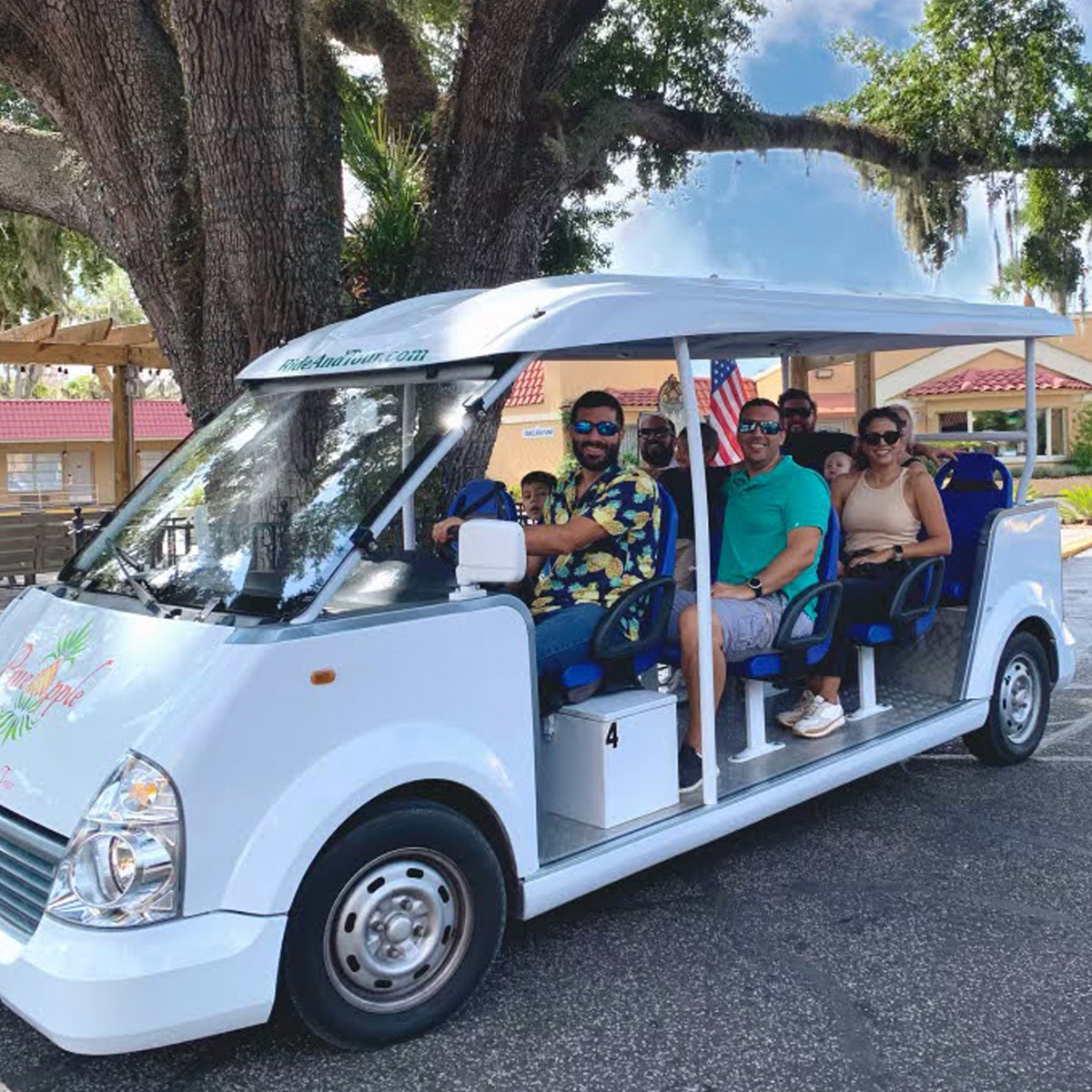Pineapple Ride & Tour Facebook ad: A Better Way to Show Them the City