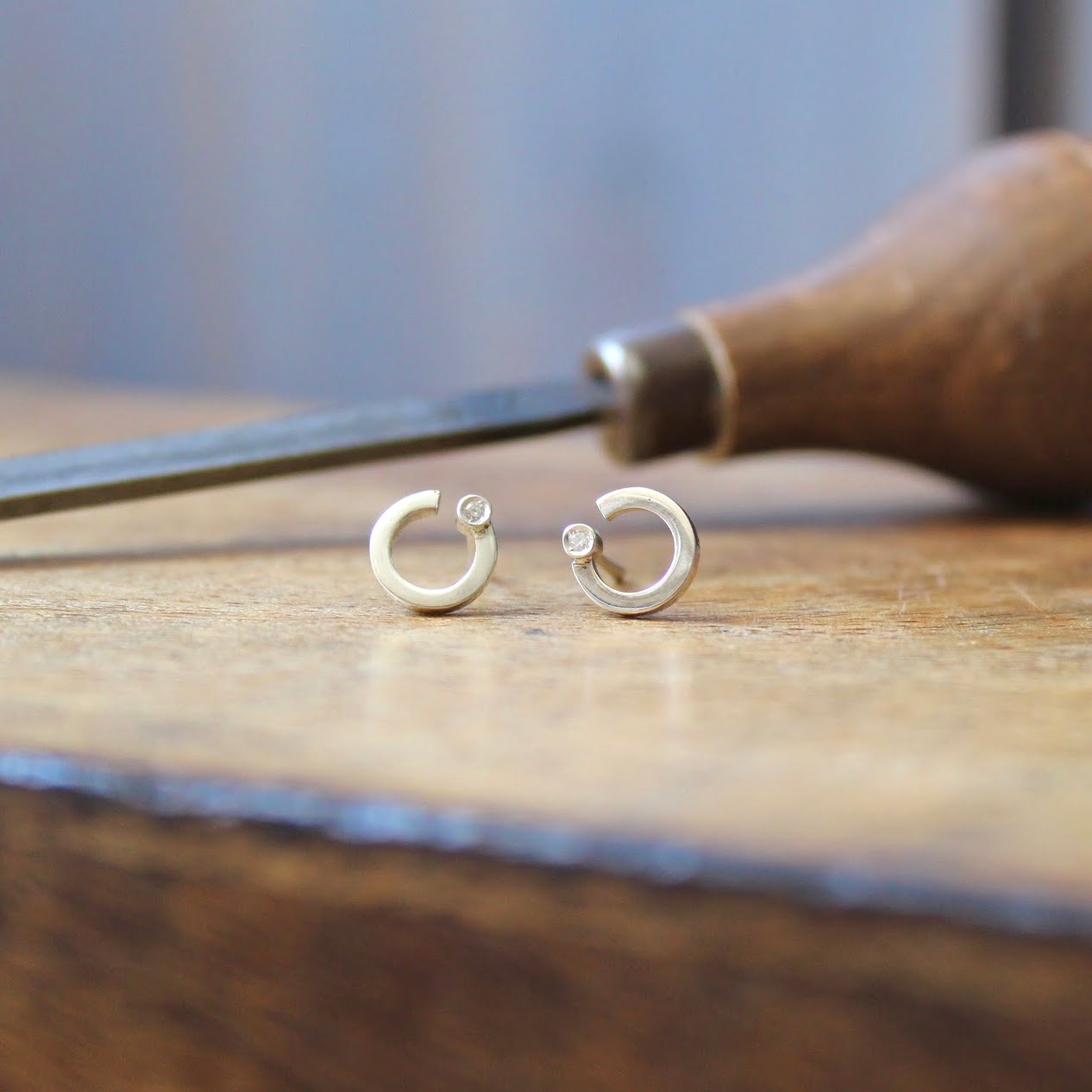 Gatnau Facebook ad: Descubre nuestra colección de pulseras, pendientes y…