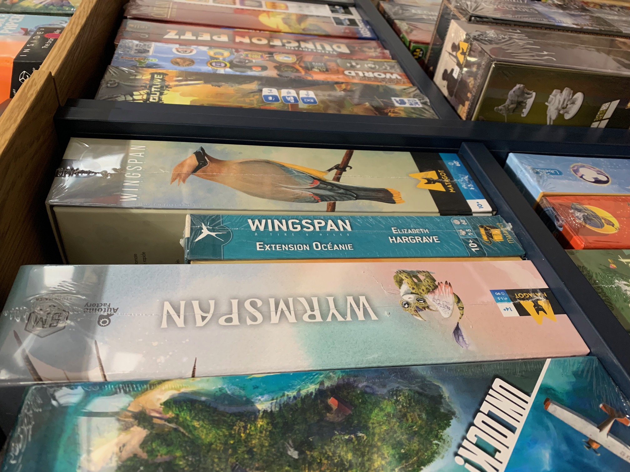 Les Decks à Dents Facebook ad: Votre boutique spécialisée jeux de société et cartes…