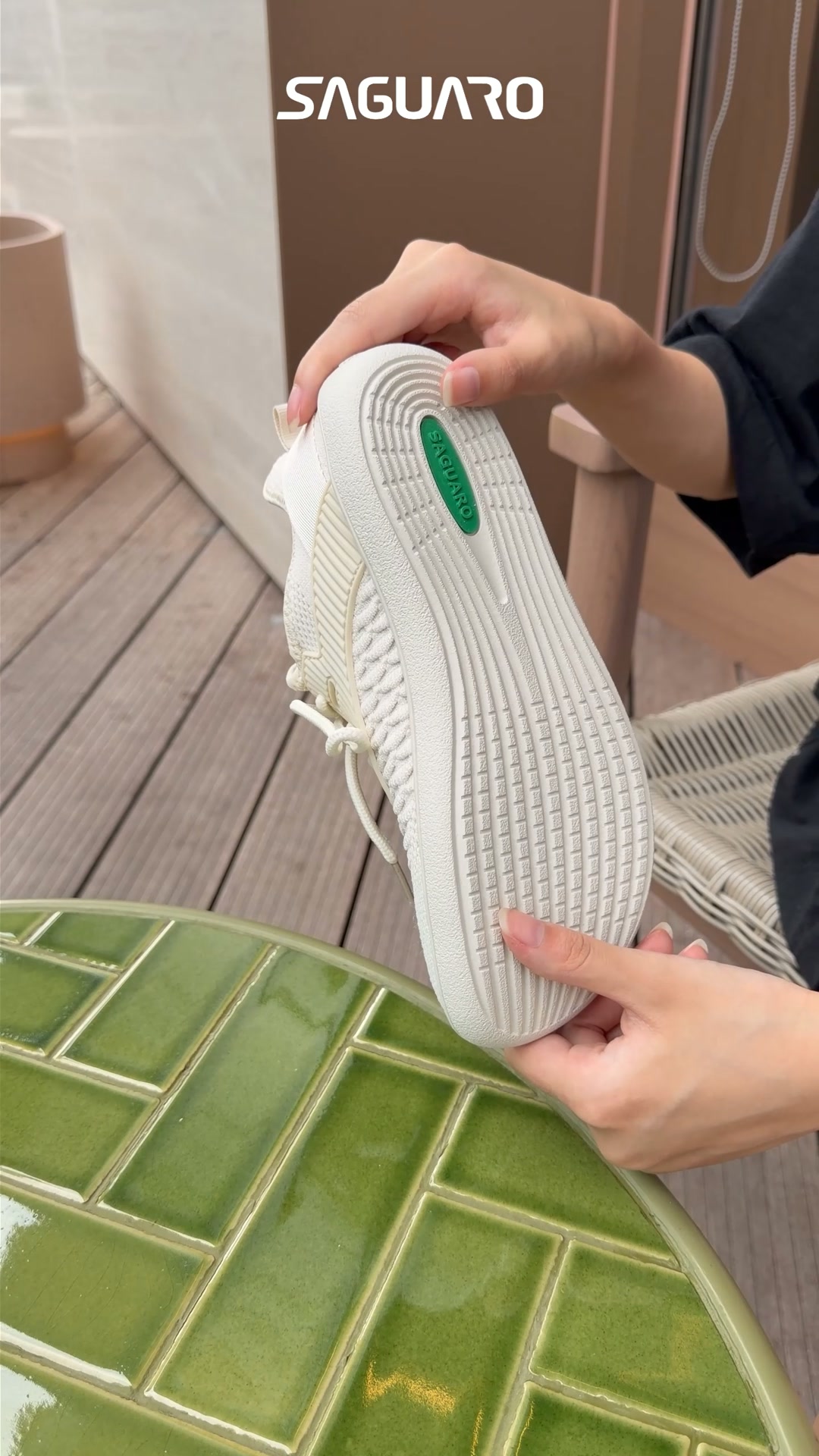 Saguaro De Facebook ad: Go I, Zero-Drop. Flexibel. Slip-on.