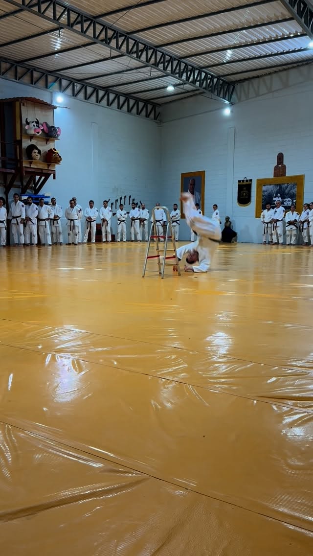 Bukan - School of Krav-Maga Facebook ad: Guilgul megova
