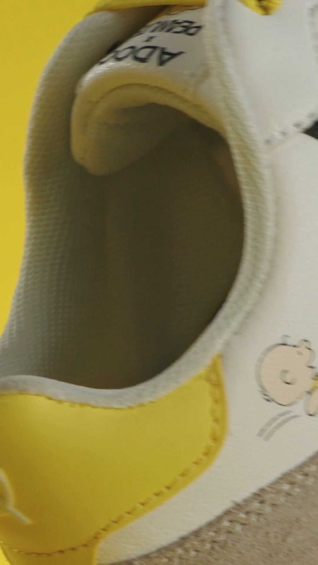 ADOC Honduras Facebook ad: Snoopy llega a ADOC
