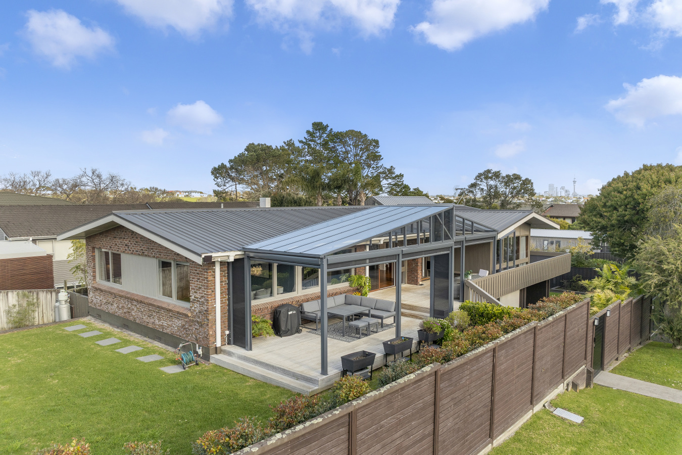Barfoot & Thompson, Browns Bay Facebook ad: 8 Riviera Place Hauraki