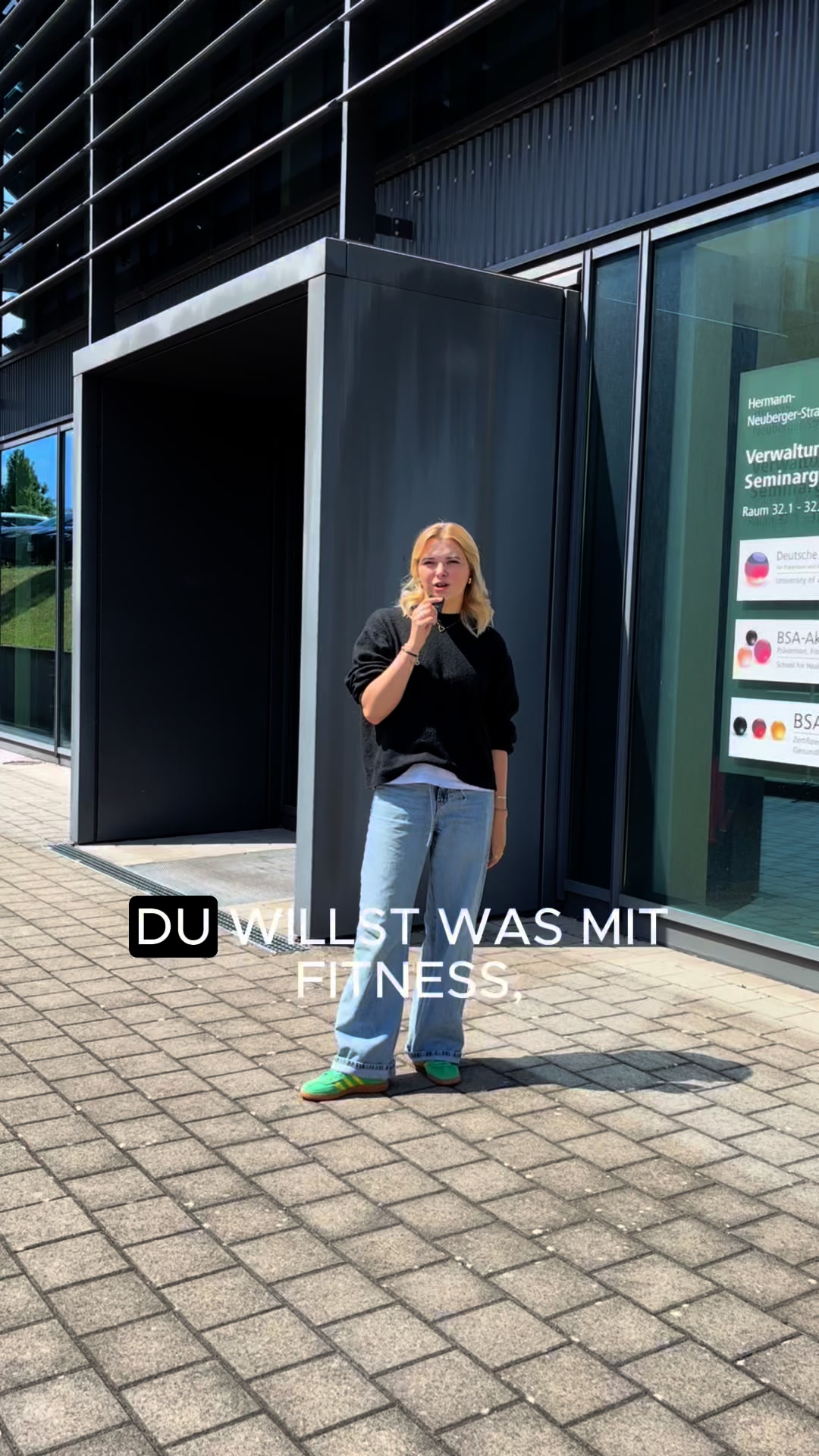 Deutsche Hochschule für Prävention und Gesundheitsmanagement Facebook ad: Studium + Gehalt? Safe.