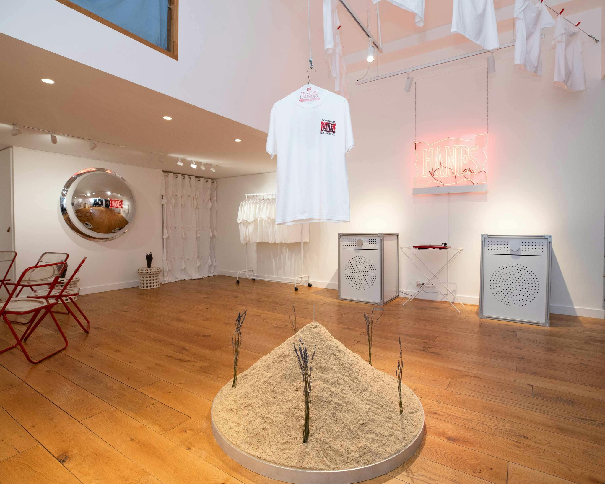 Gildan, Making Apparel Better Facebook ad: Paris set the stage for Hanes to celebrate…