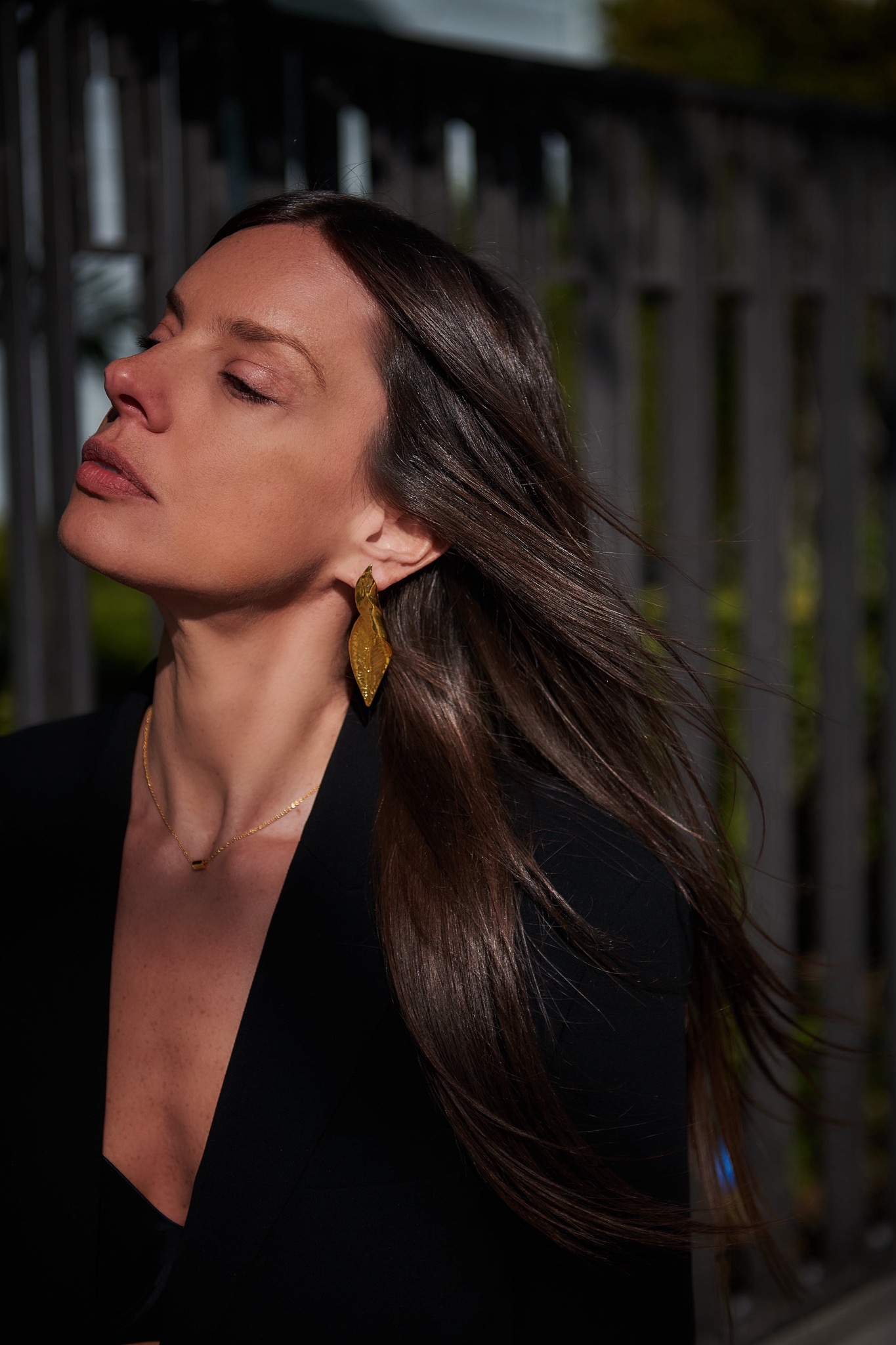 L'Alphabet Athènes Facebook ad: Shoprano wearing the Feuille Statement Earrings