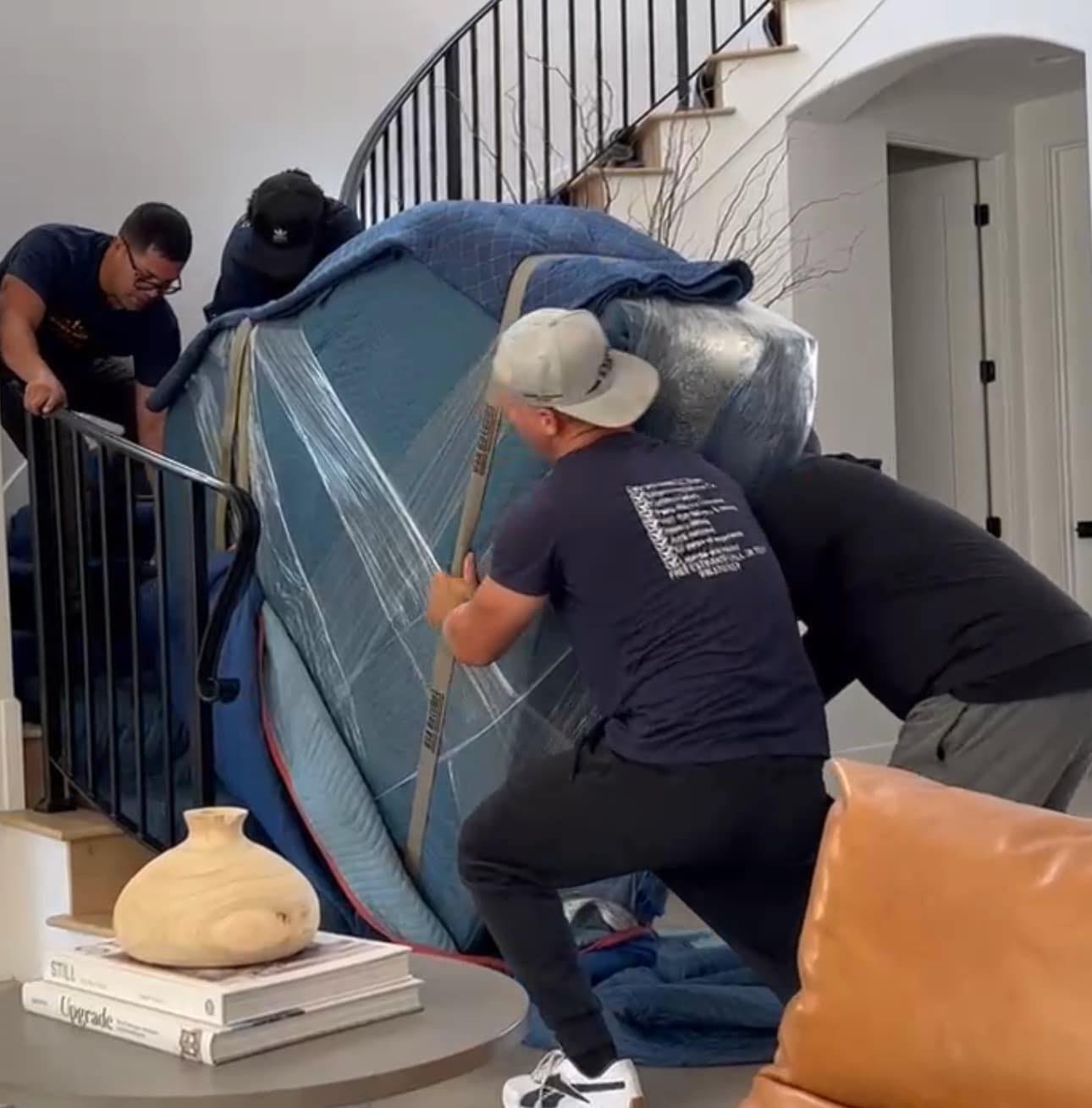 Easy Pro Movers LLC by Efrain Facebook ad: Moving Made Easy!