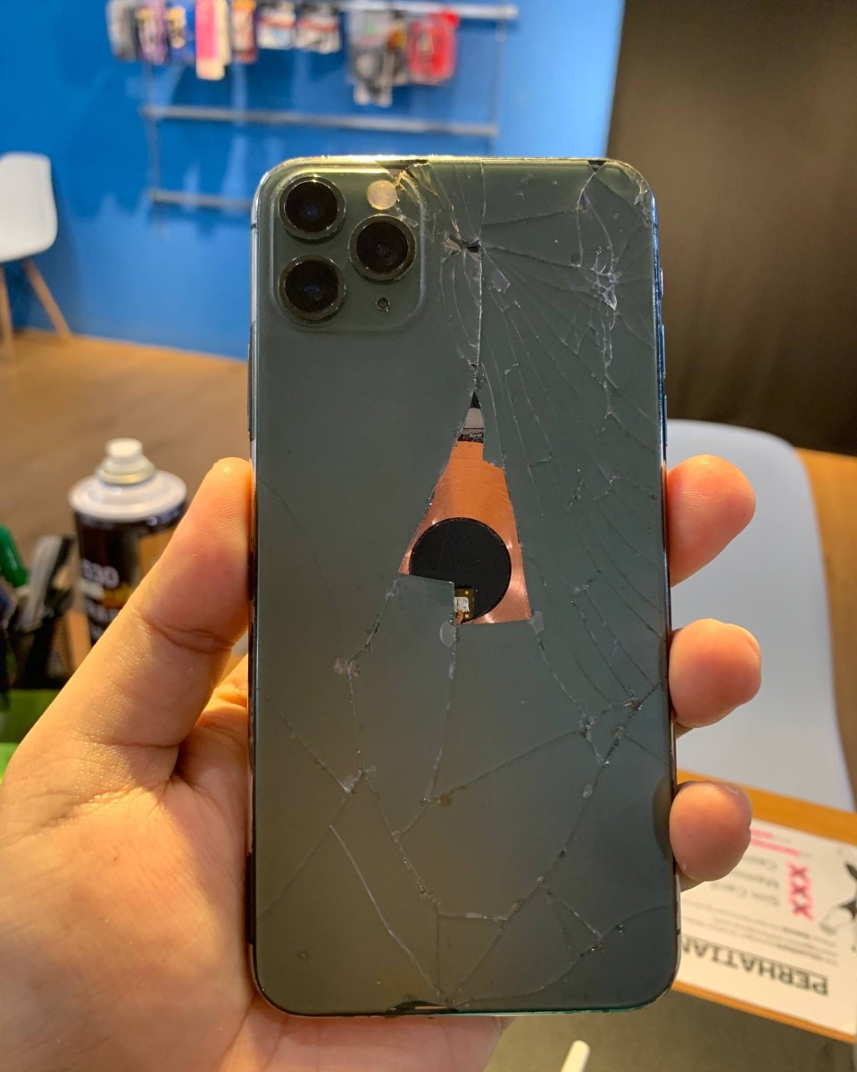 IDoctor Gadget - Phone Repair Expert Facebook ad: REPAIR PHONE & LAPTOP | MURAH² + PADU