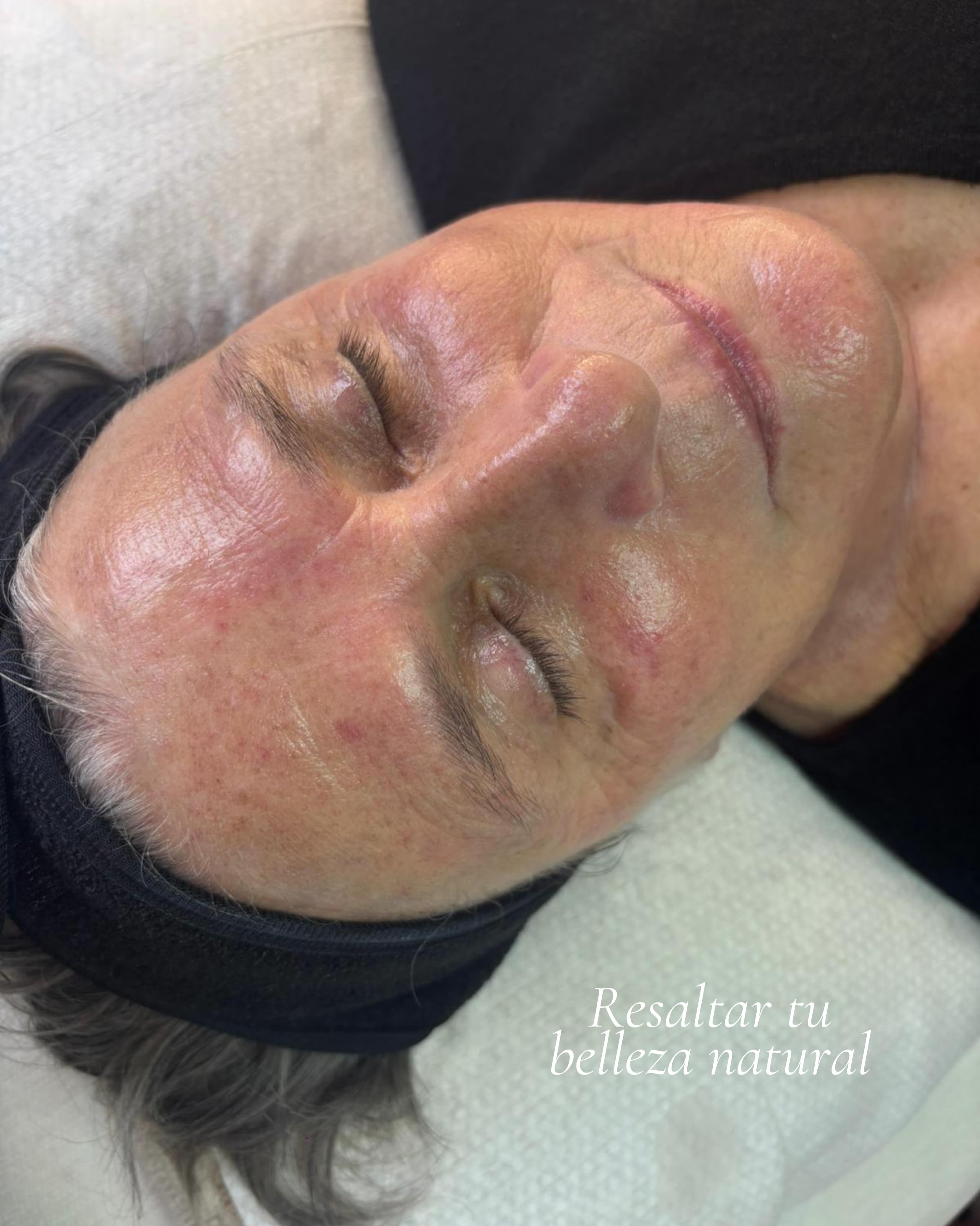 M.Rienzi Cosmetologia Facebook ad: La belleza está en los detalles