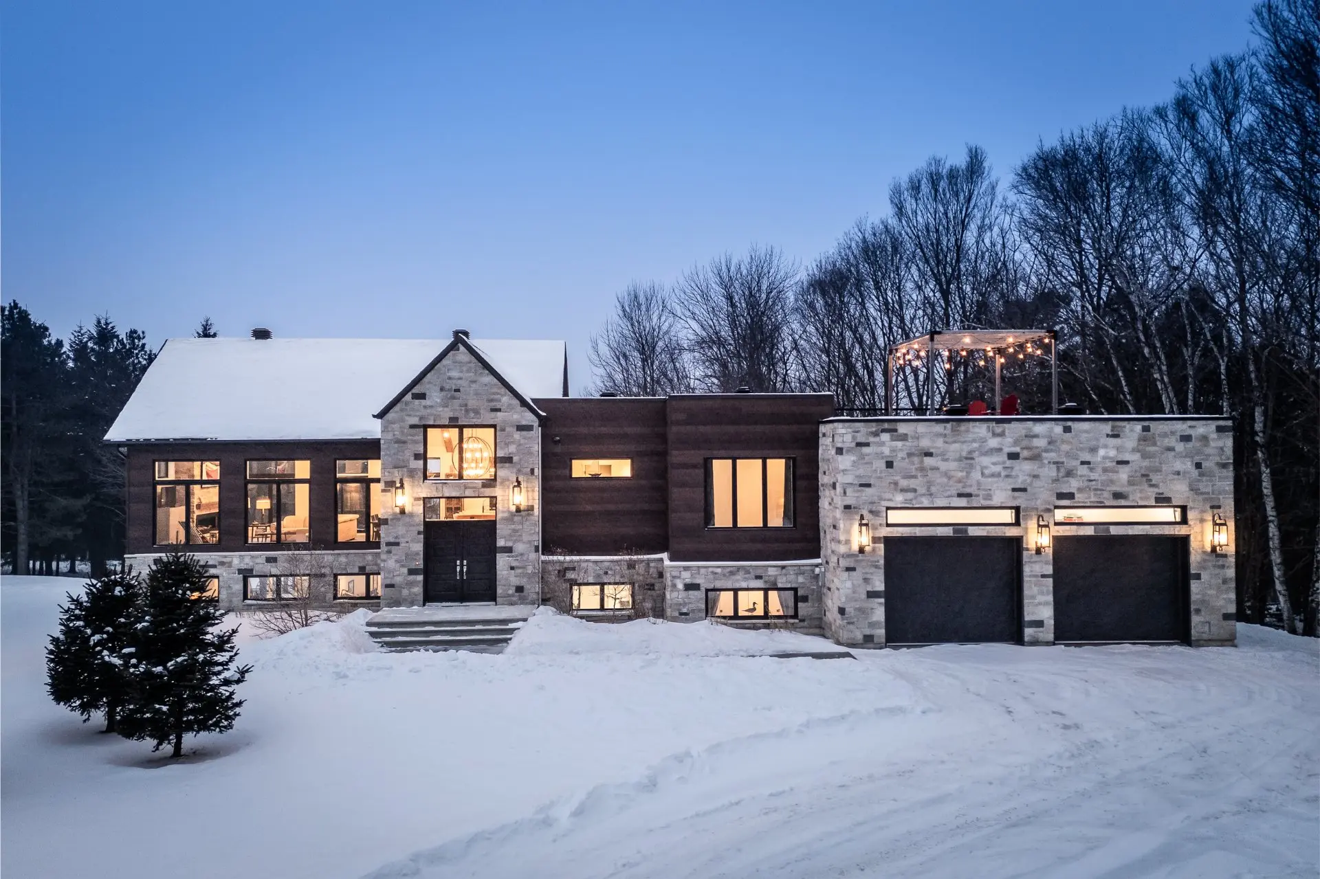 Engel & Völkers Montréal Québec Facebook ad: Le luxe dans les CANTONS c'est 𝗘&𝗩!