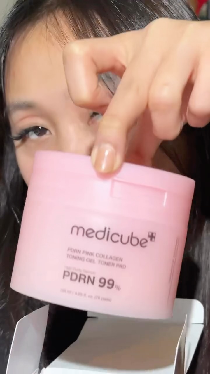 Medicube Pakistan Facebook ad: Bouncy, juicy, PDRN-powered glow.