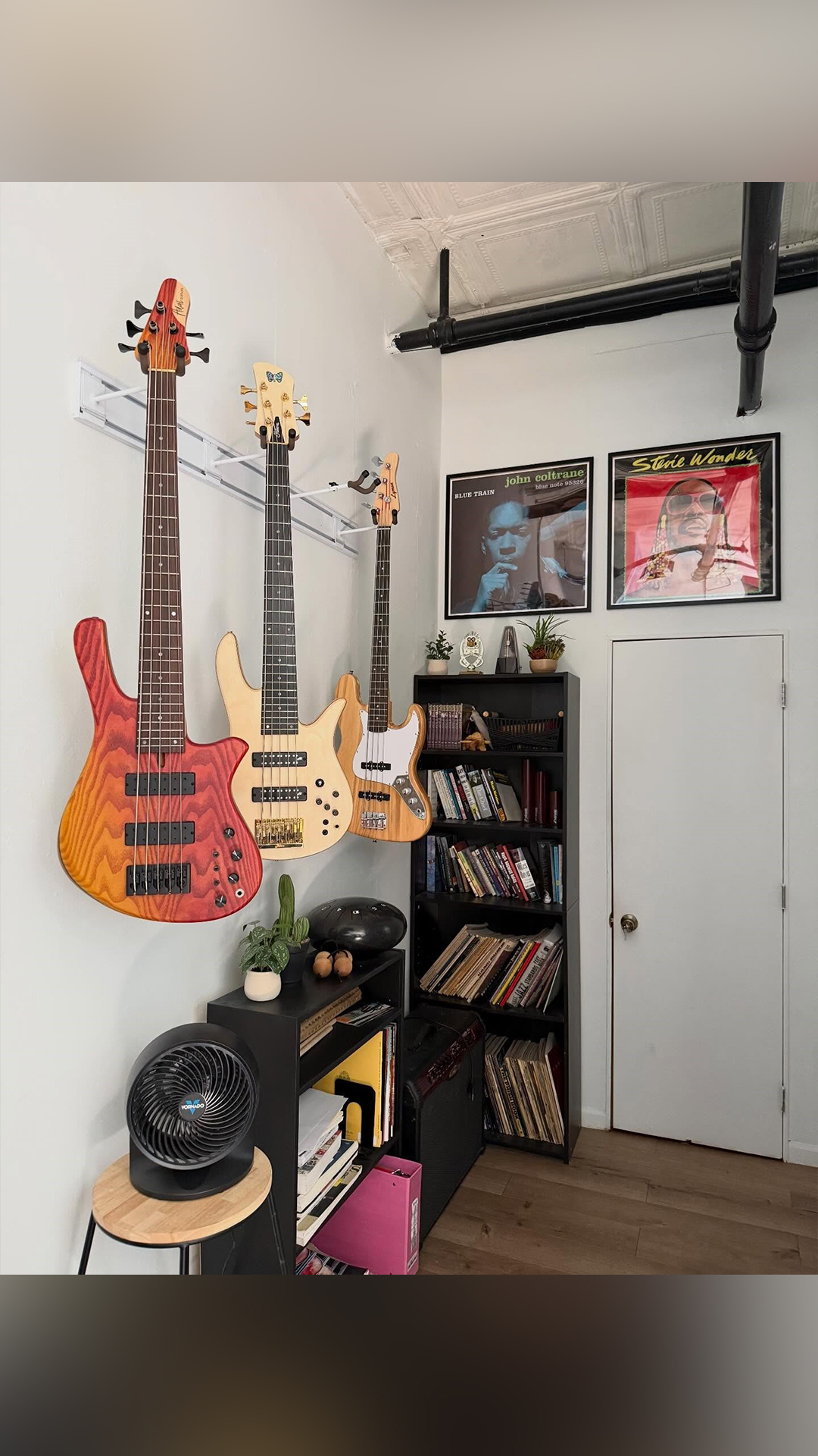 String Swing Displays Facebook ad