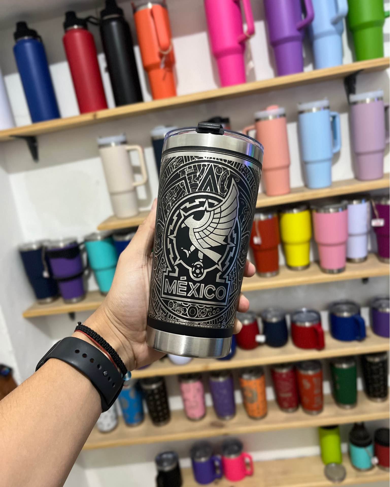 Dariel Estrada Facebook ad: Termos y Portabotes personalizados con Grabado laser