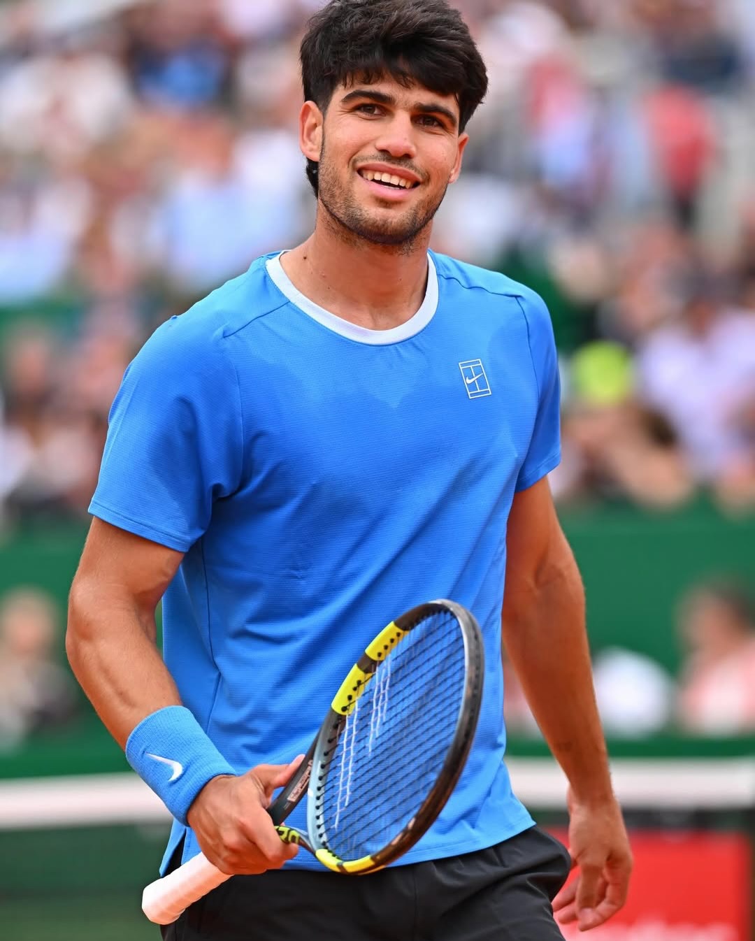 Babolat Facebook ad: Le sconfitte non distruggono la grandezza, la rafforzano.
