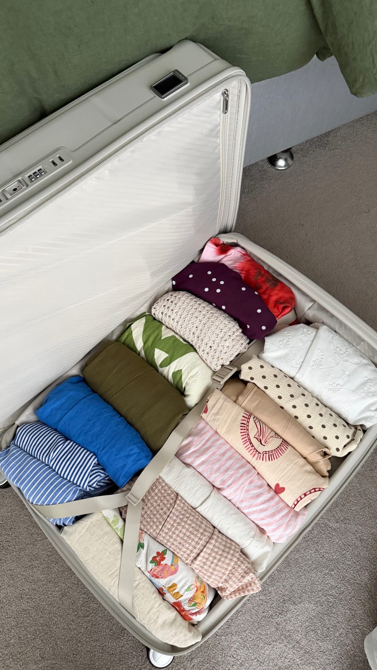Chantel Mila - Home Tips Facebook ad: You’ll never lose your suitcase again with tip…