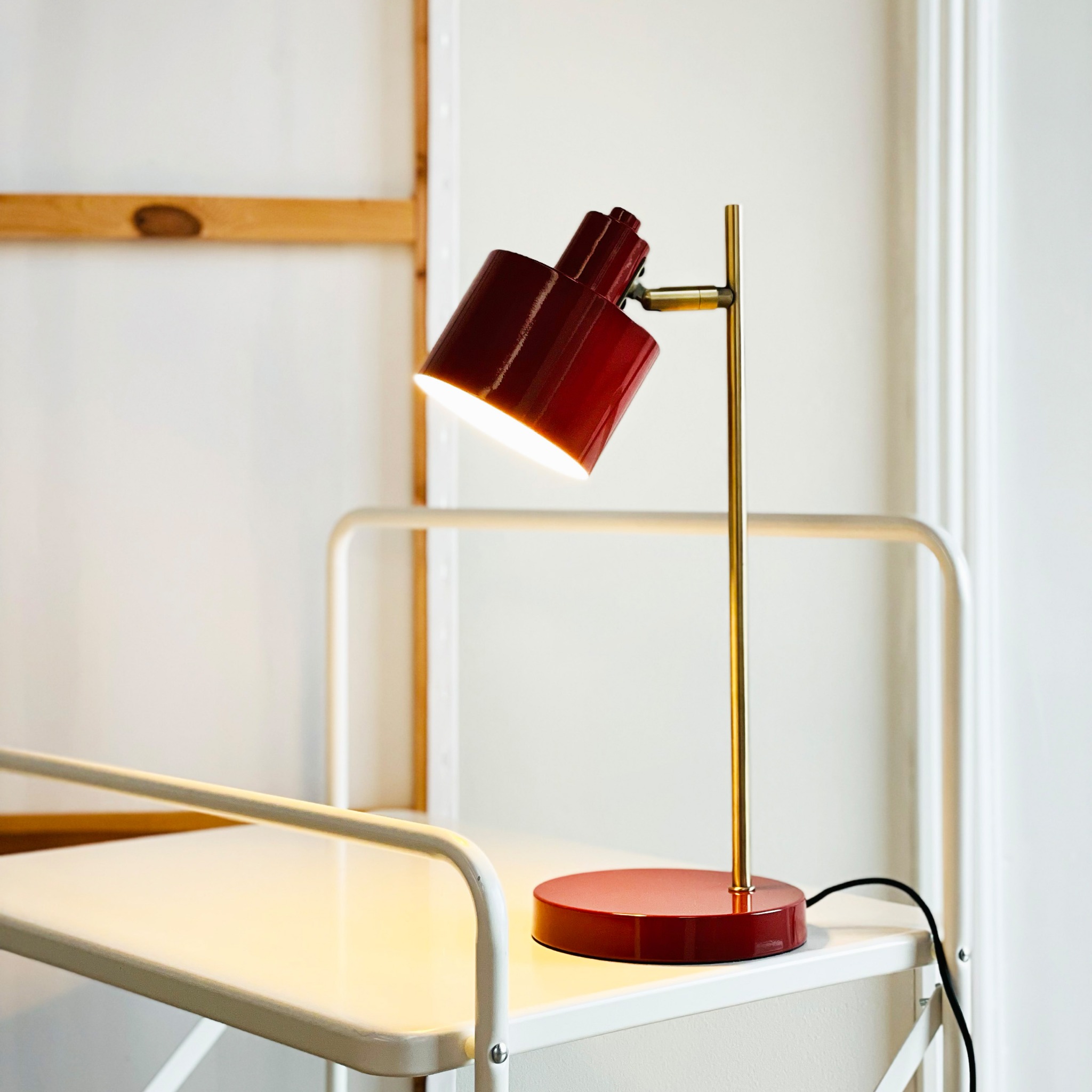 DybergLarsen Facebook ad: Dyberg Larsen produit et vend des lampes design…
