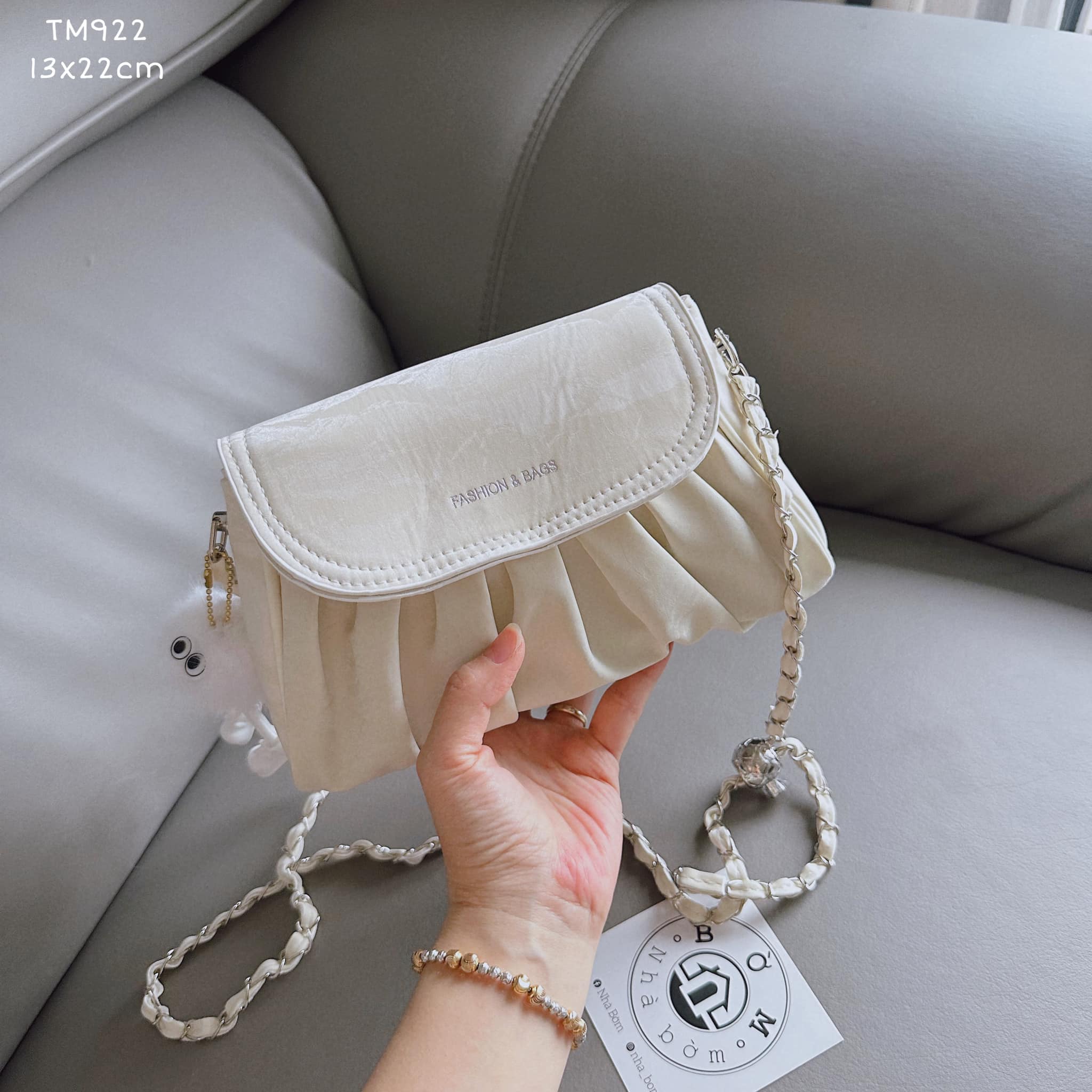 Nhabom.vn Facebook ad: Em túi zúm tiểu thư giá SALE chỉ…