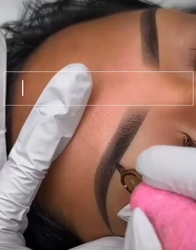 Microblanding con Maryuri Beauty Facebook ad: Chatea con nosotros