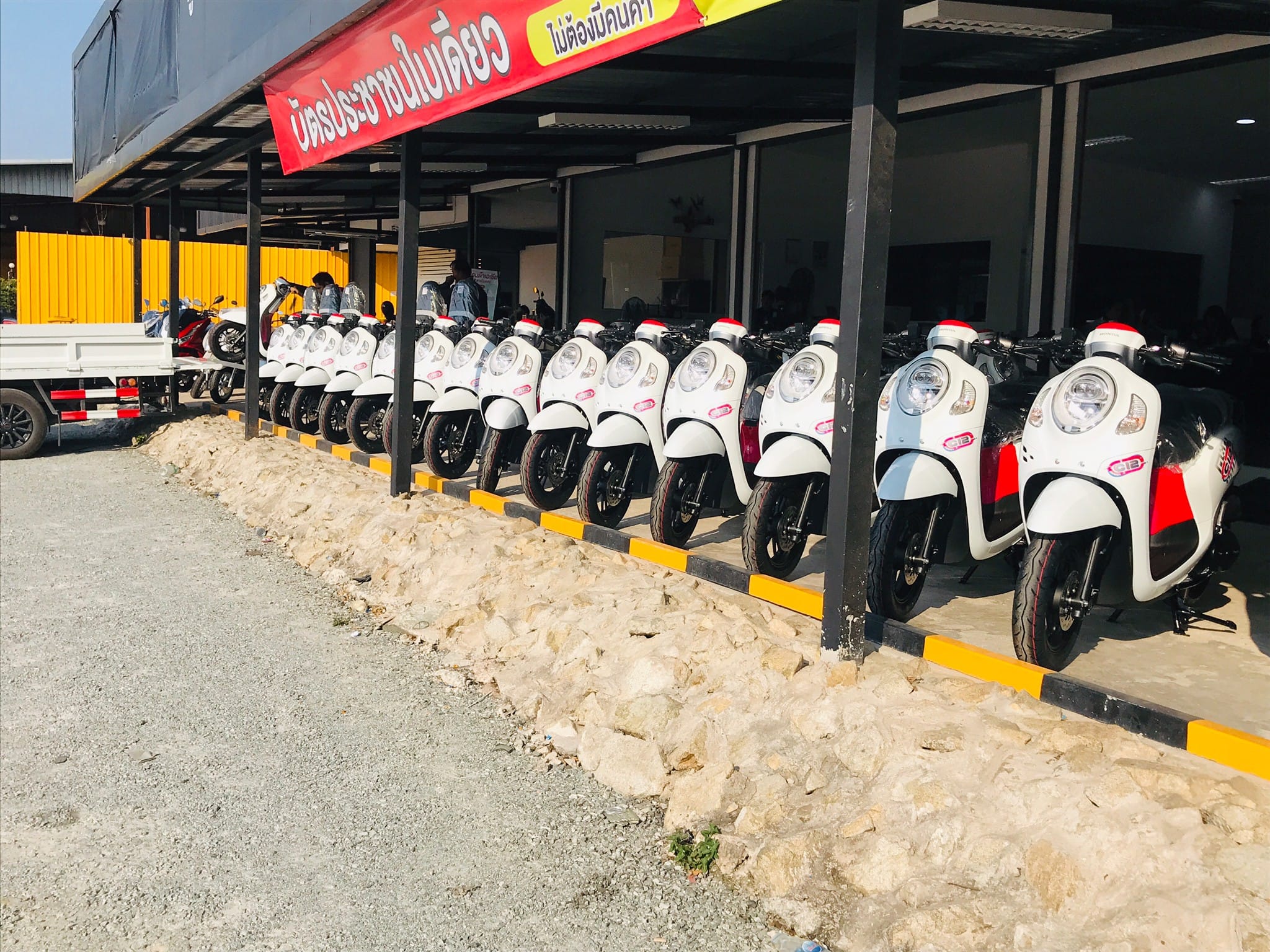 ฮอนด้าเอเชีย สาขาตลาดสมาร์ทแลนด์ Facebook ad: scoopy ฟรีดาวน์แถม 5,000 บาท /หรือส่วนลดถึง 7,100 บาท