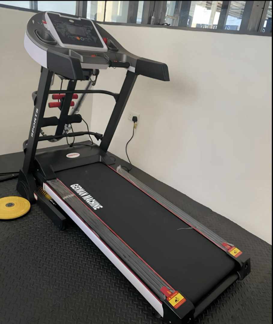 Daxy Fitness Facebook ad: Say Goodbye to Gym Hassles!