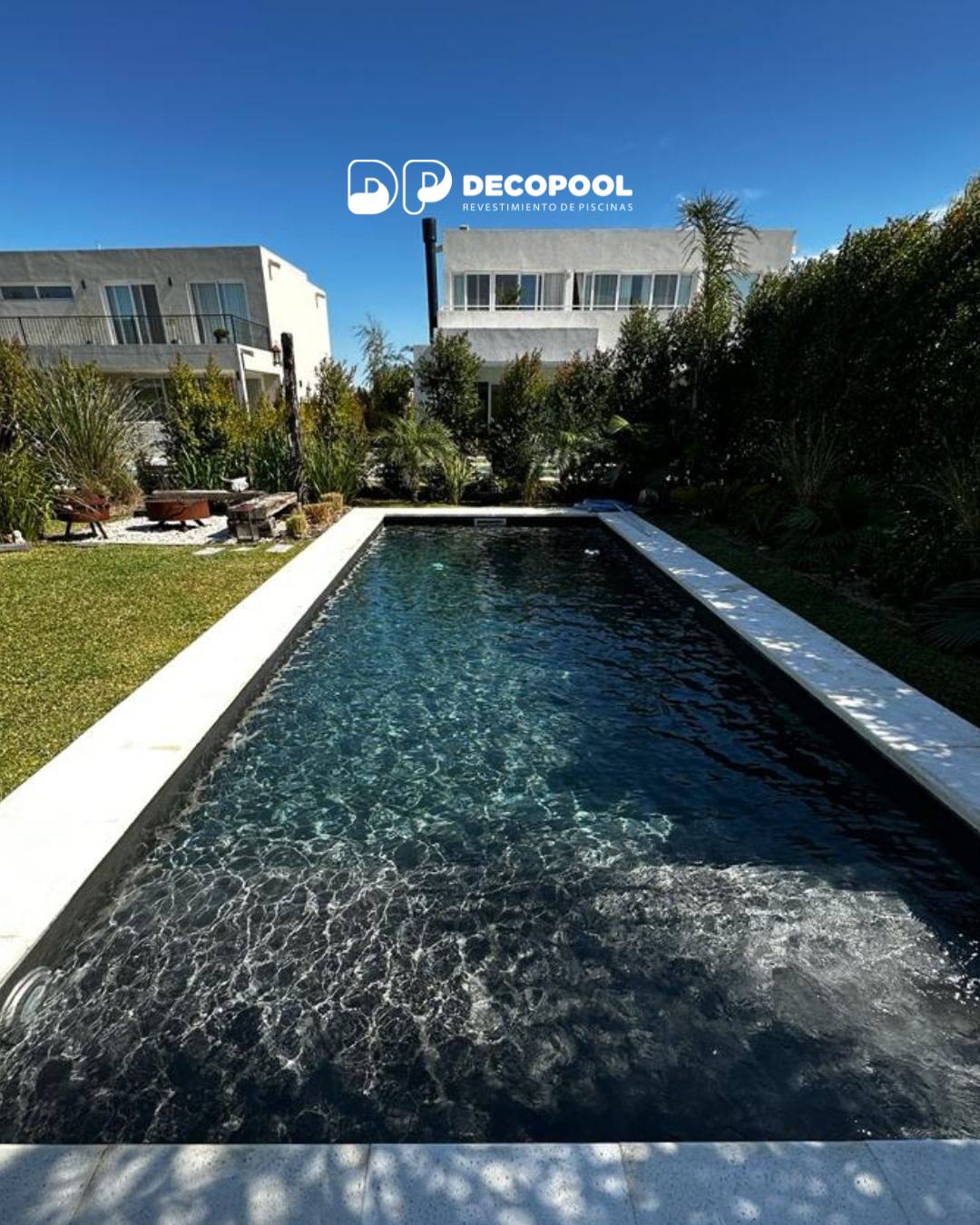 Decopool Facebook ad: Sin dudas el revestimiento color Negro es uno…