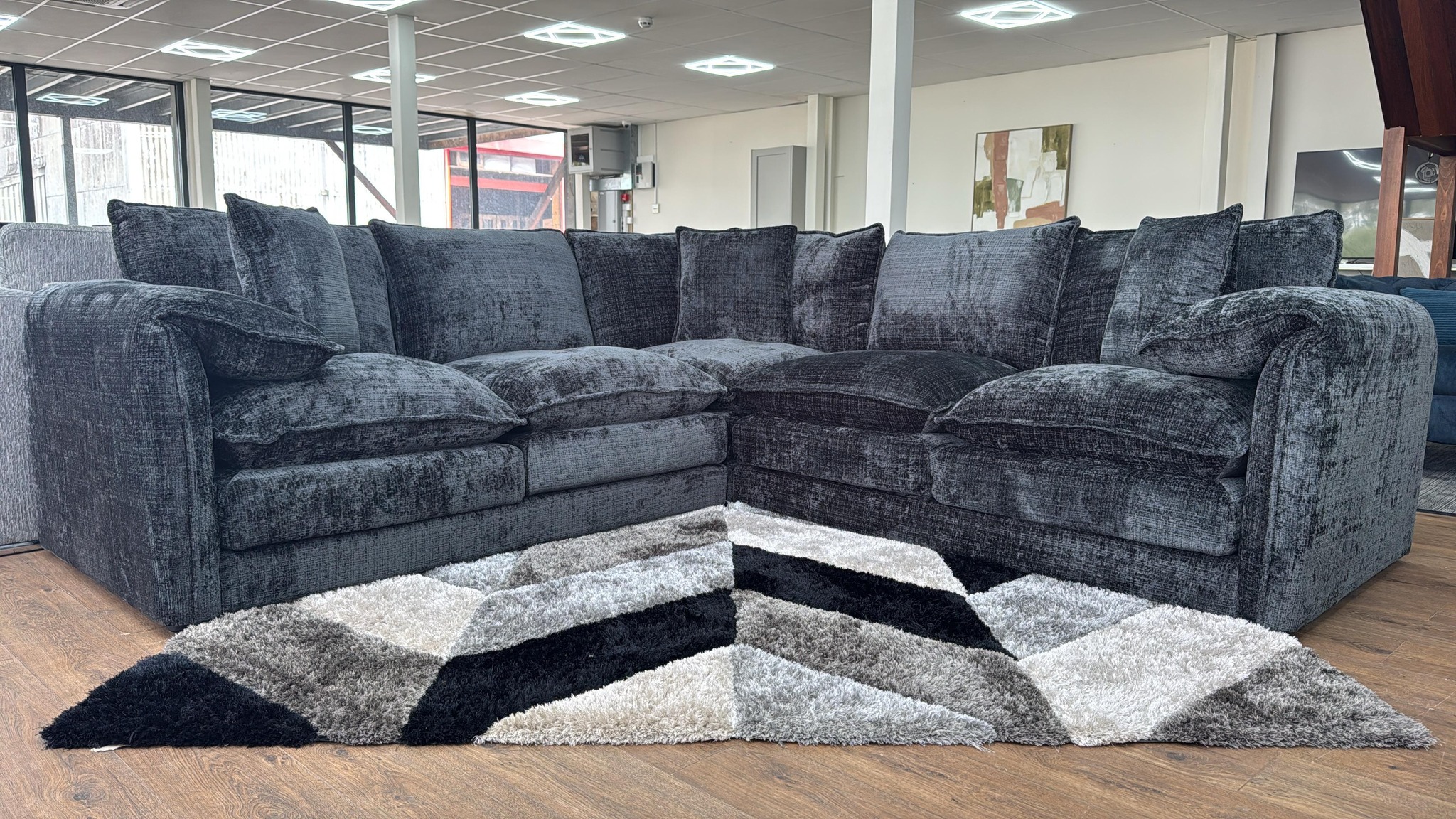 Windsor Furniture Facebook ad: PAY WEEKLY SOFAS, FAST UK DELIVERY